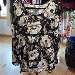 Floral Elegance Black and Cream Top